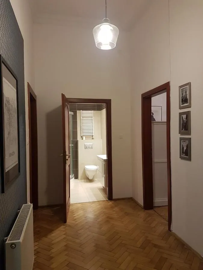 Zakamarki Krakow 0*,